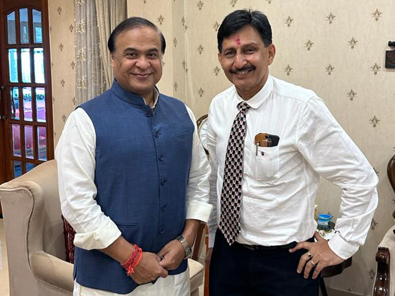 Dr Khanna with Harsha Bhogle, 2009