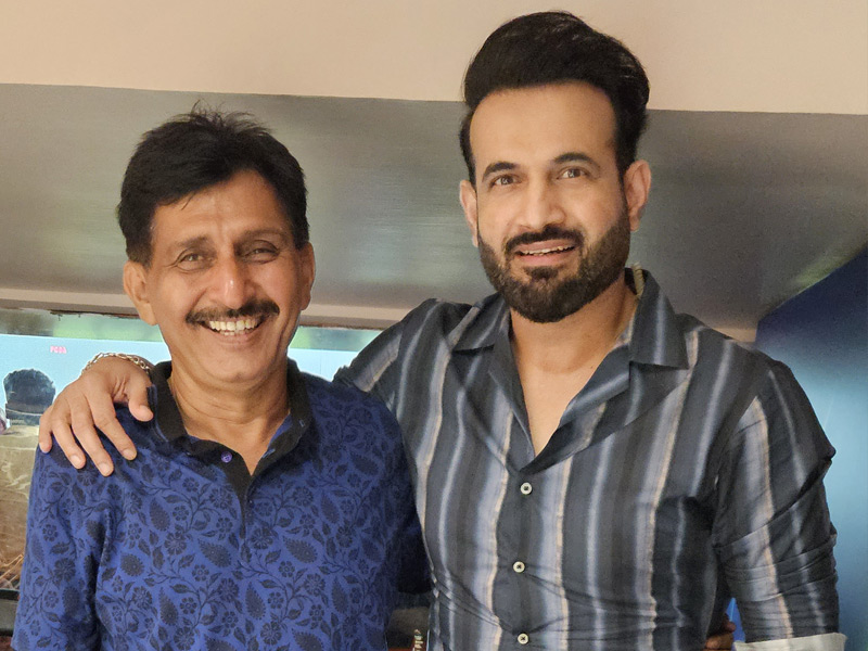 Dr Khanna with Harsha Bhogle, 2009