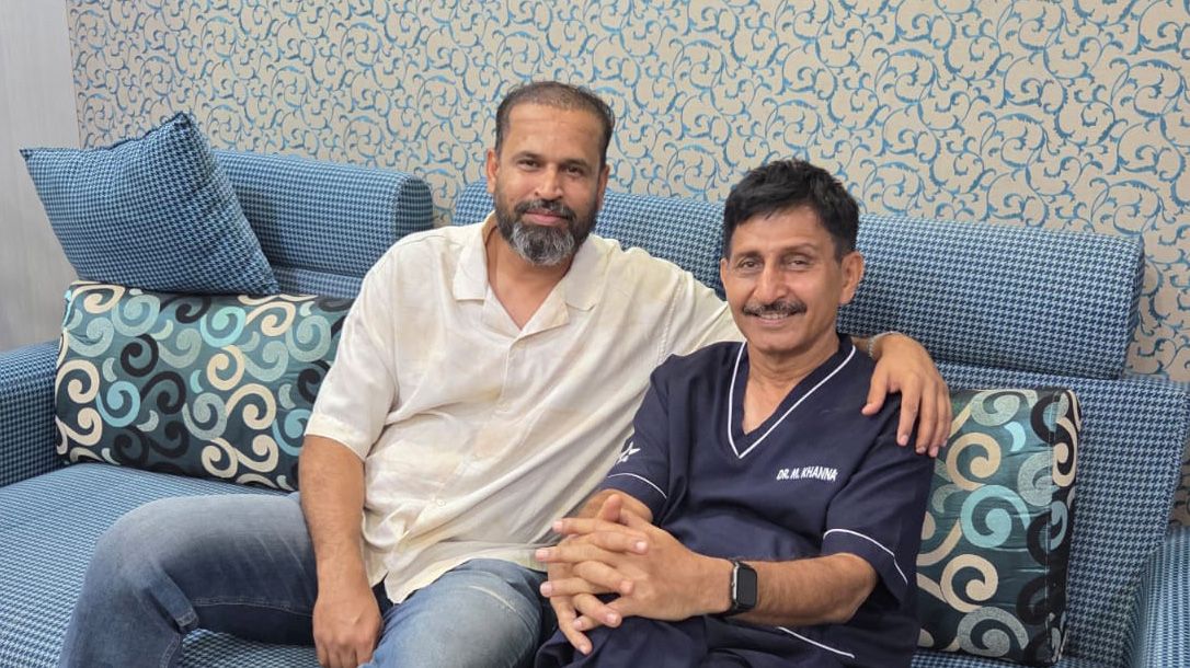 Dr Manoj Khanna with Yusuf Pathan